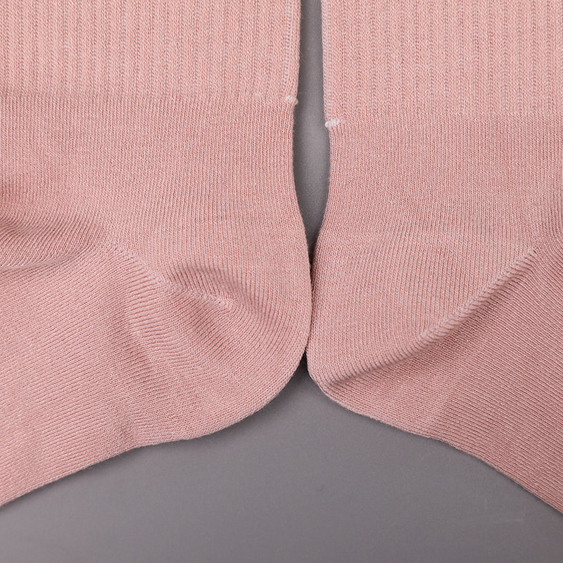 Mäkký hodvábny nylon pokrytý čpavkom 2 horizontálne pásiky a vystužené ručne šité dámske ponožky WSD1536