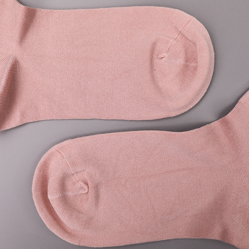 Mäkký hodvábny nylon pokrytý čpavkom 2 horizontálne pásiky a vystužené ručne šité dámske ponožky WSD1536