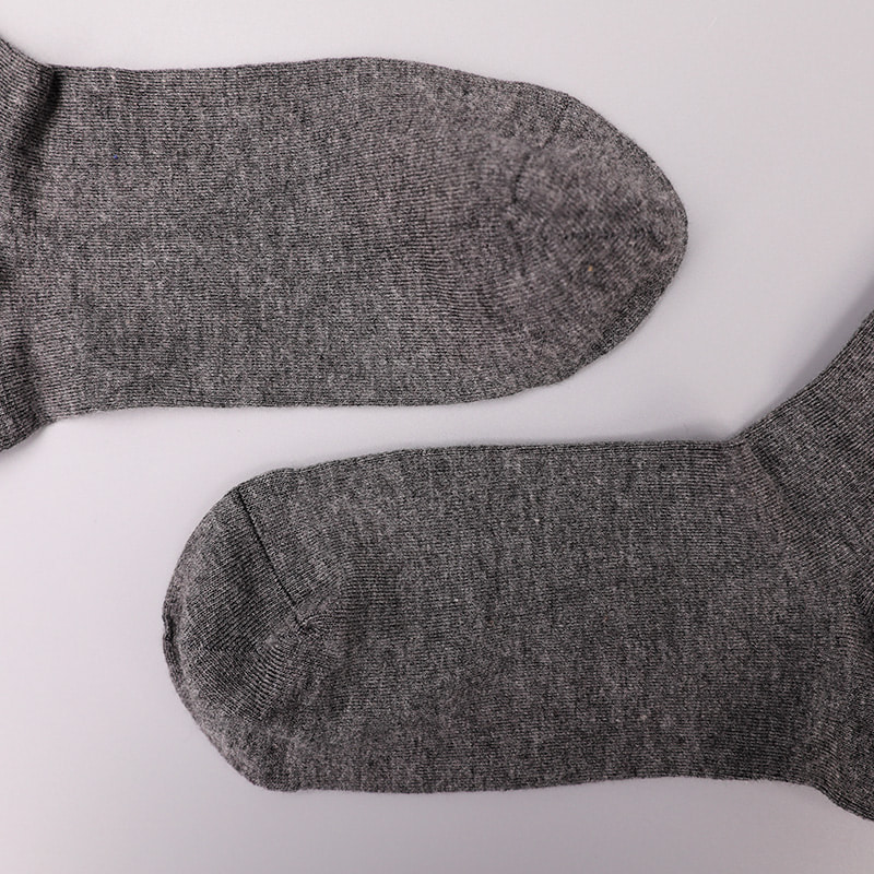 Mäkký tkaný hodvábny nylon obalený imitáciou spandexu 3D tlačeným žakárom ručne šité jesenné a zimné pánske ponožky WSD2850