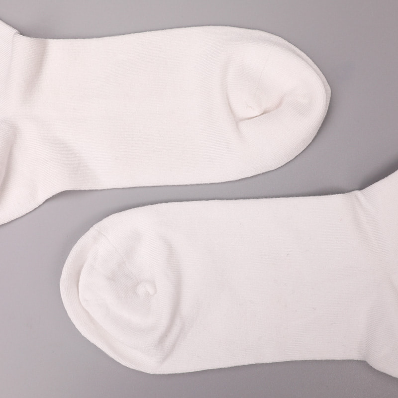 Mäkký tkaný hodvábny nylon obalený imitáciou spandexu 3D tlačeným žakárom ručne šité jesenné a zimné pánske ponožky WSD2850
