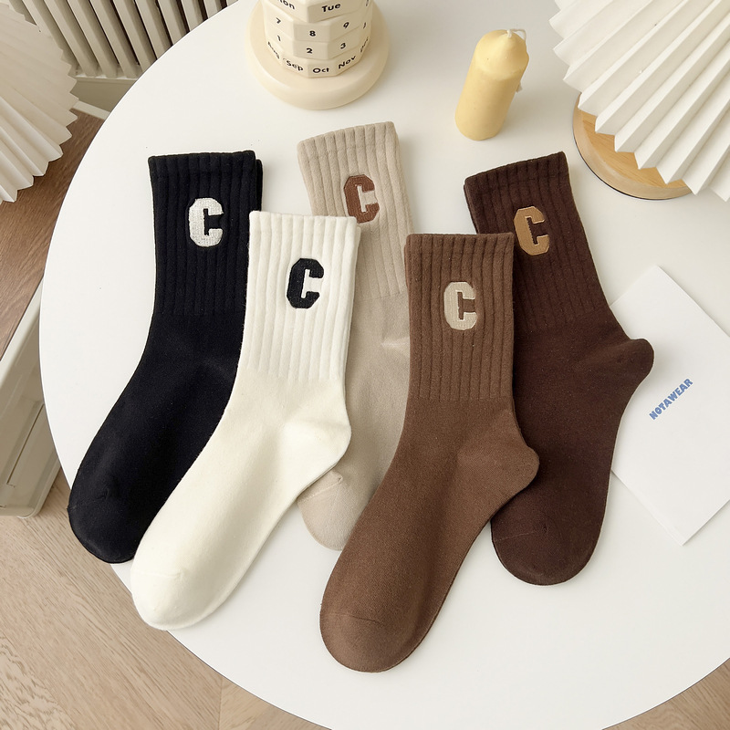 Vysokokvalitné bavlnené jednofarebné písmená P College Style Men Crew Sport Socks Custom Logo