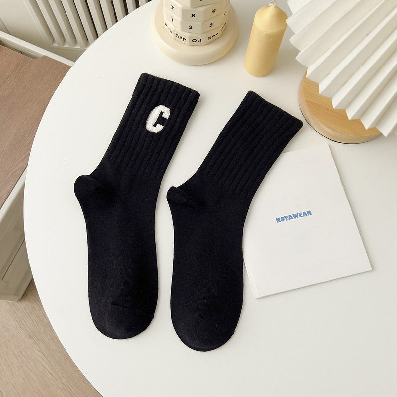 Vysokokvalitné bavlnené jednofarebné písmená P College Style Men Crew Sport Socks Custom Logo